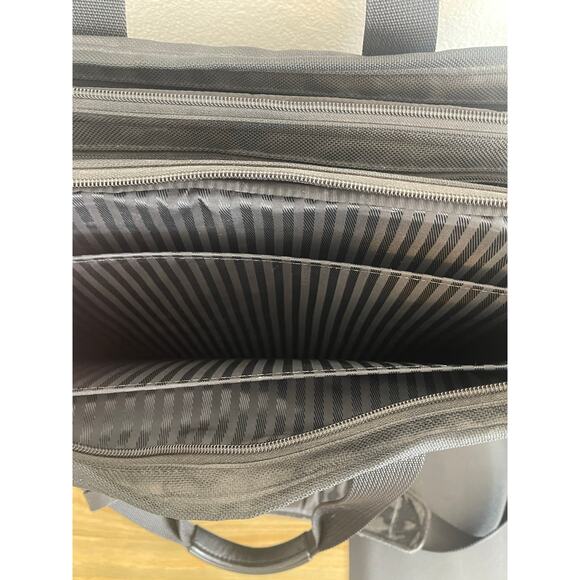Tumi Alpha Expandalble Briefcase Black Canvas Laptop Bag 17\